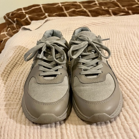 SOLD O by Everlane Sneakers in Grey - Picture 5 of 7